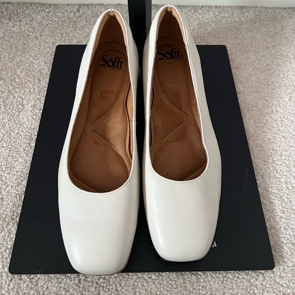 Sofft White Block Heel Loafers - Picture 2 of 8